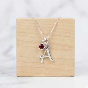 Inicial con piedra de nacimiento - Imagen 1