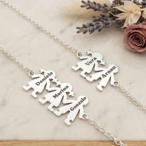 Pulsera de Cadena con Siluetas Familiares Personalizadas - Imagen 1